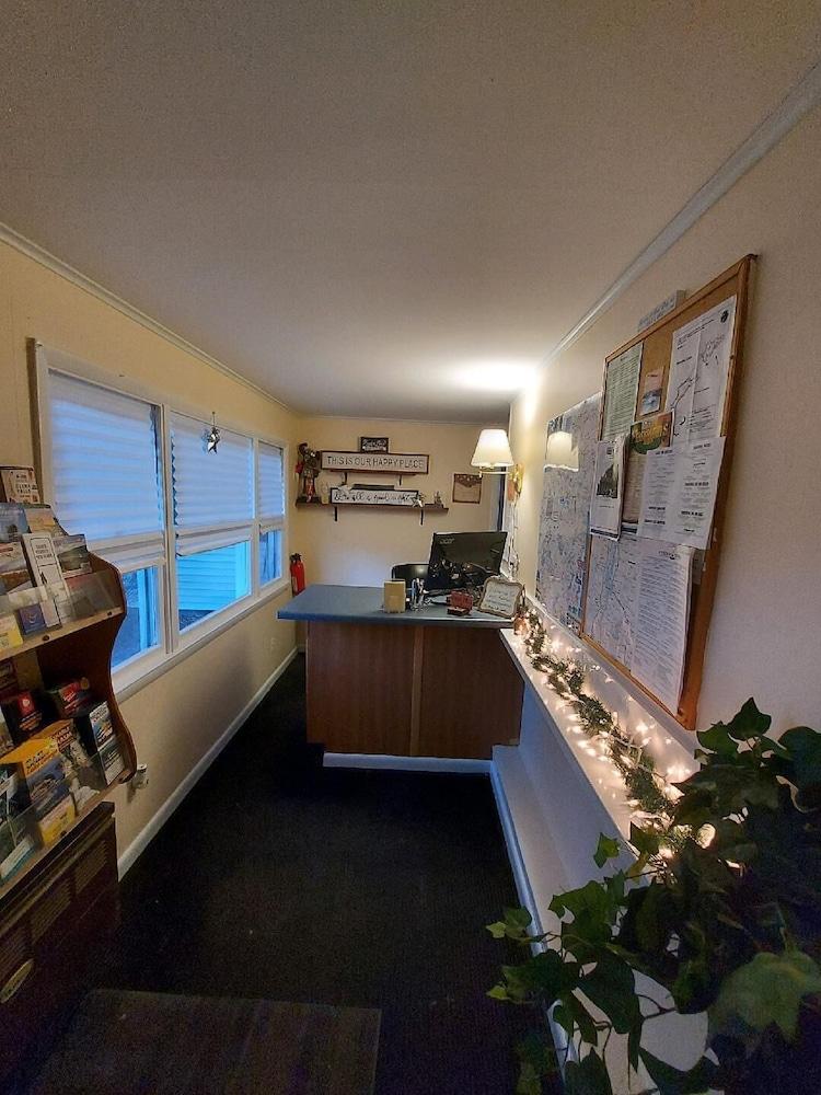 Maple Leaf Motel photo 2