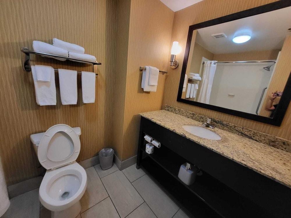 Holiday Inn Express Hotel & Suites Smithfield - Selma I -95 by IHG photo 18