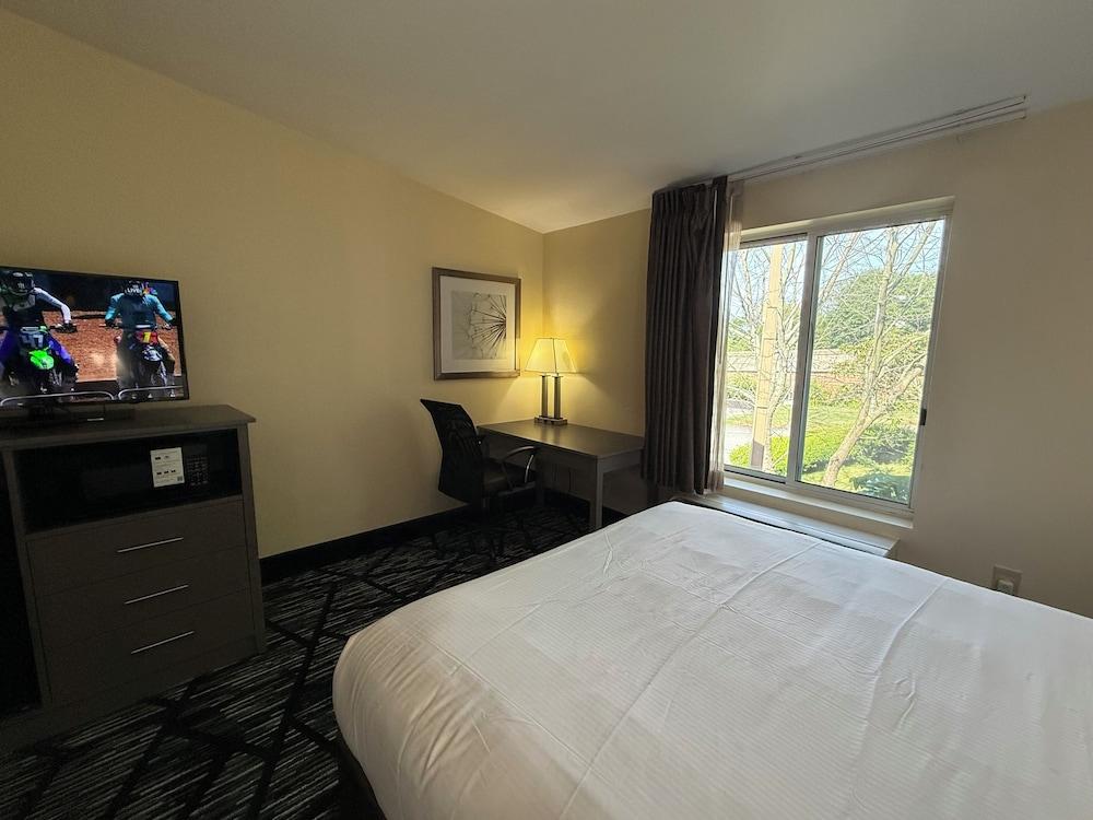 Plymouth Bay Inn and Suites photo 11