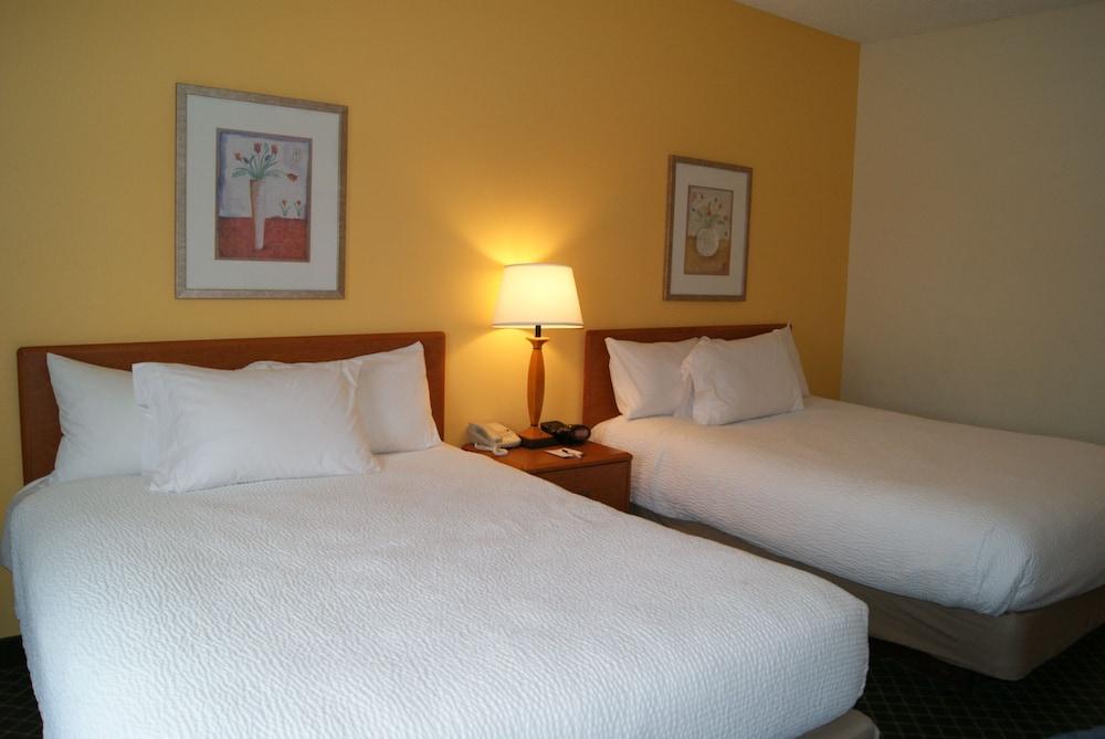 Baymont by Wyndham Coon Rapids photo 32