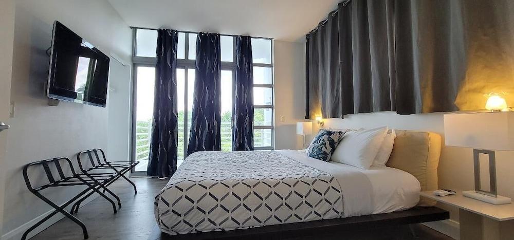 Strand Ocean Drive Suites photo 5