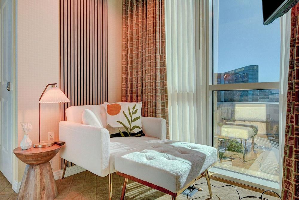 Suite Hub LV at Signature Sphere View photo 24