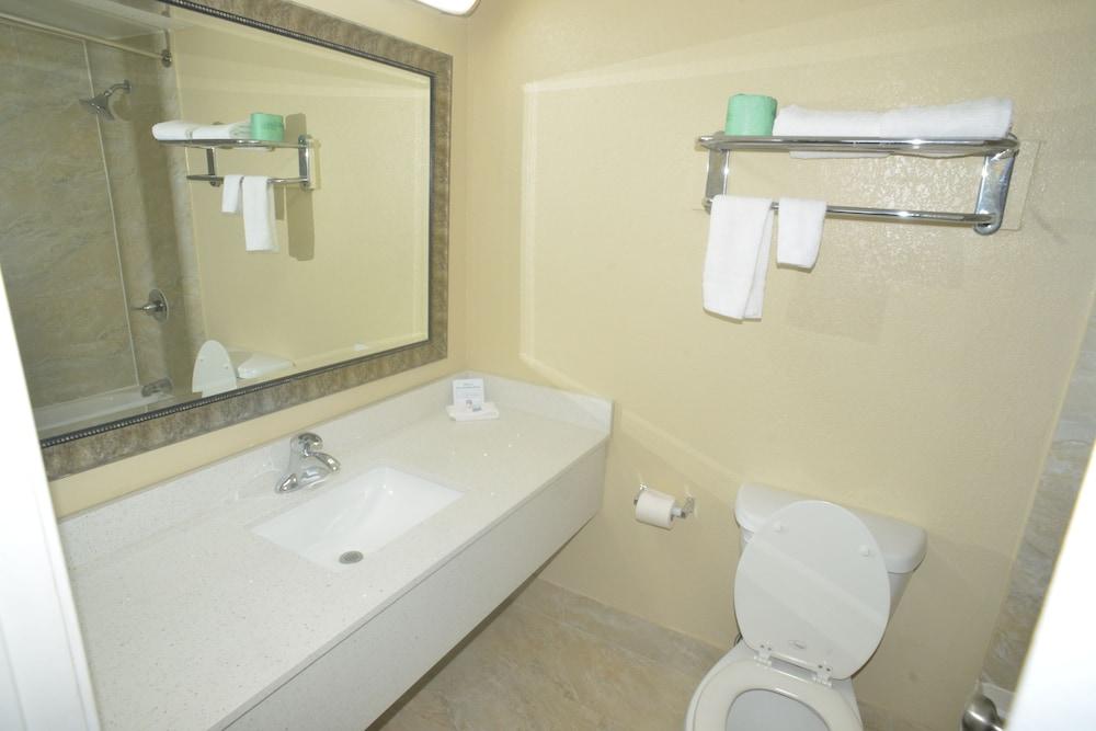 Hometown Inn & Suites photo 30
