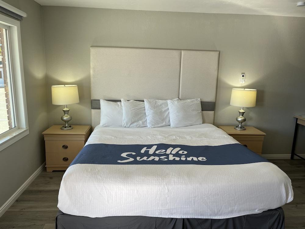 Sunglow Hotel photo 34