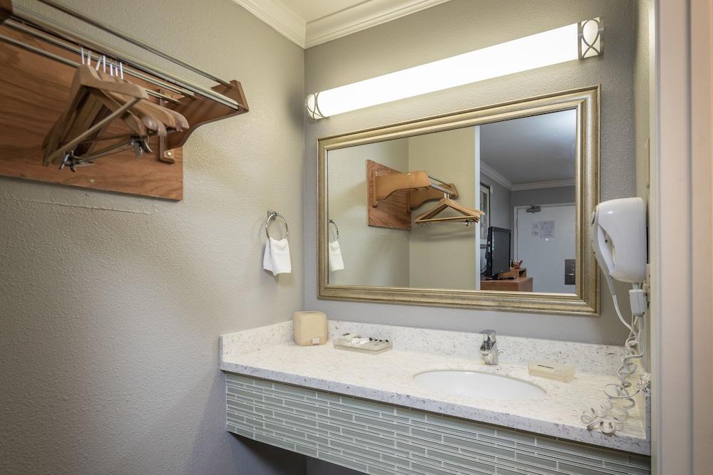 SOMA Park Inn – Civic Center photo 35