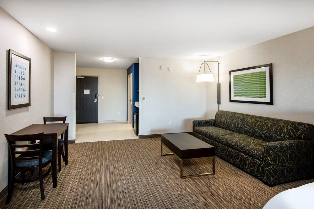 Holiday Inn Express & Suites Yuma by IHG photo 10
