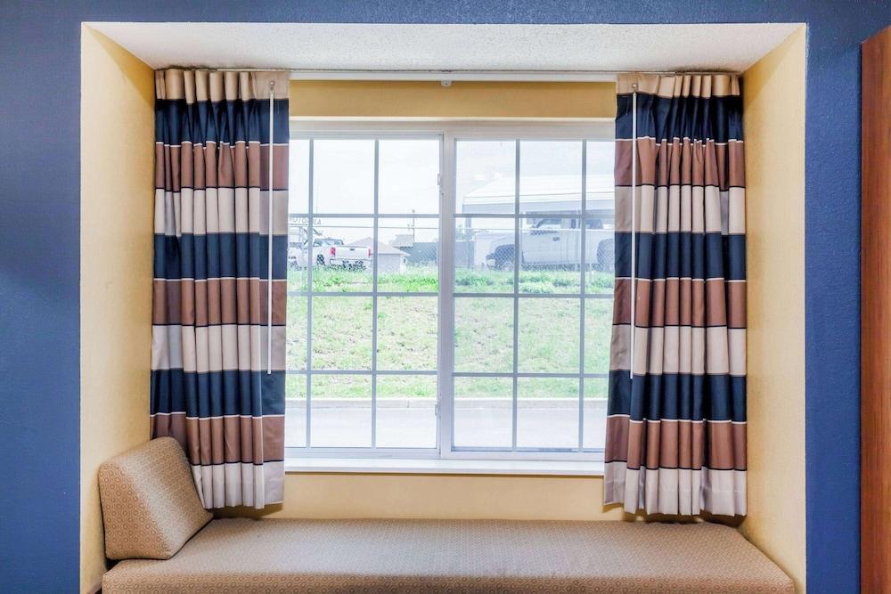 Microtel Inn & Suites by Wyndham Dickson City/Scranton photo 7