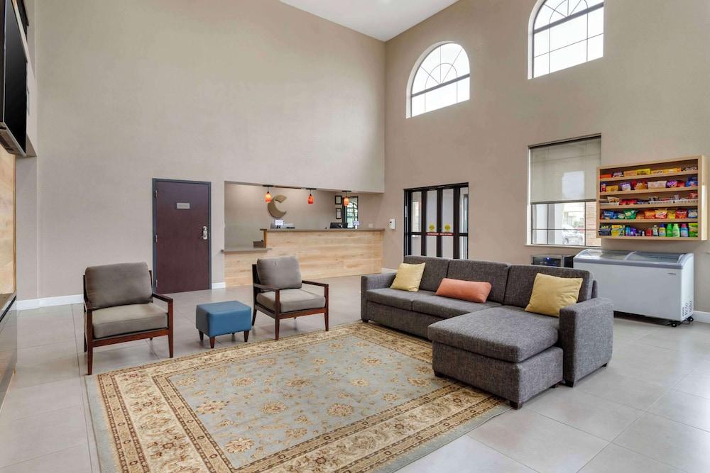 Comfort Suites Shenandoah-The Woodlands photo 9