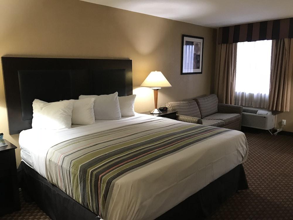 Country Inn & Suites by Radisson Indianapolis East photo 6