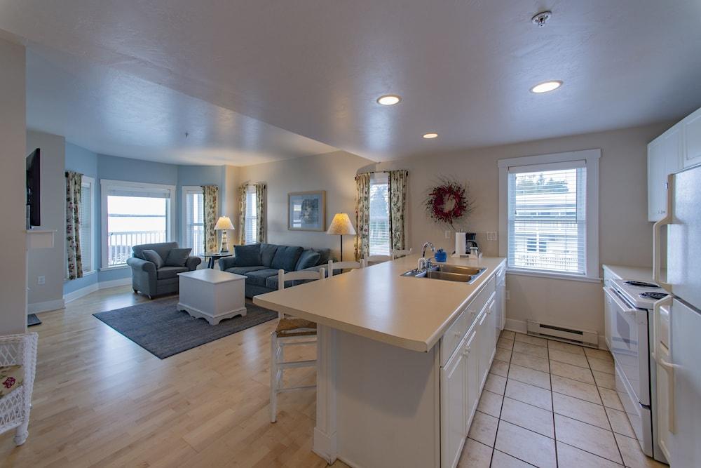 Edgewater Resort photo 67