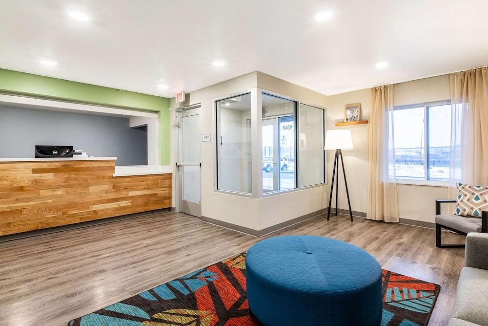 WoodSpring Suites Indianapolis Airport South photo 12