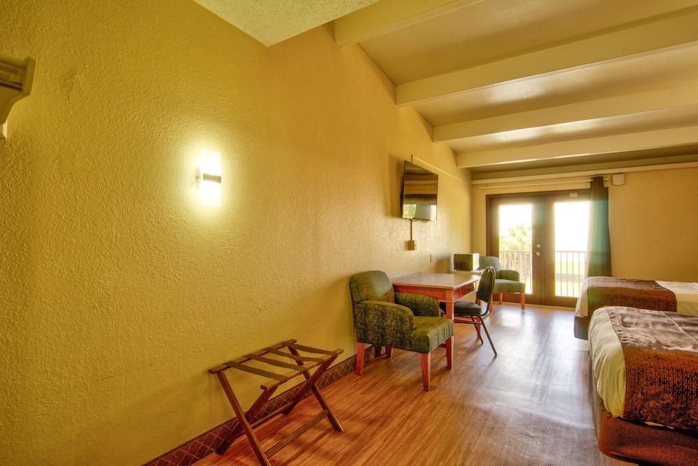 Clearwater Hotel photo 47