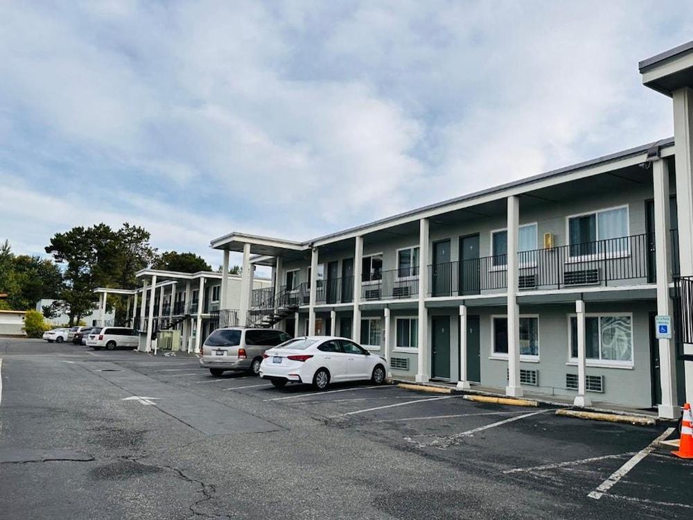 Northwoods Motel photo 18