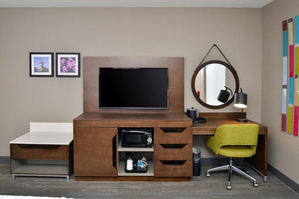 Hampton Inn & Suites Adrian photo 68