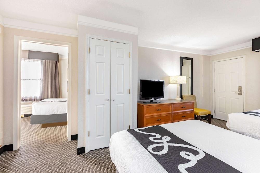 Travelodge by Wyndham El Paso - Airport photo 12