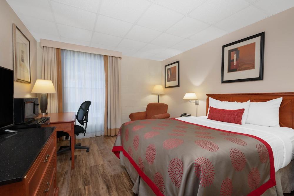 Ramada by Wyndham Albert Lea photo 19