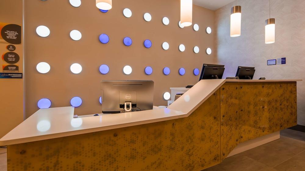 GLō Best Western Brooklyn NYC photo 5