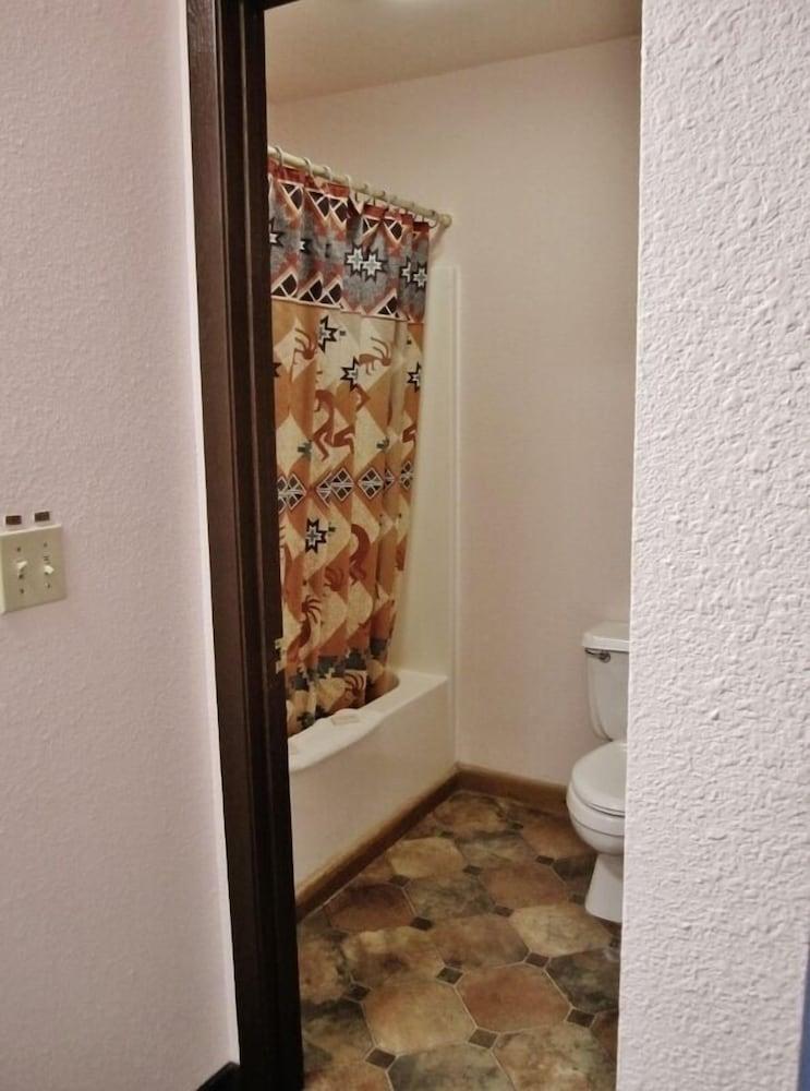 Going-To-The-Sun Inn & Suites photo 13