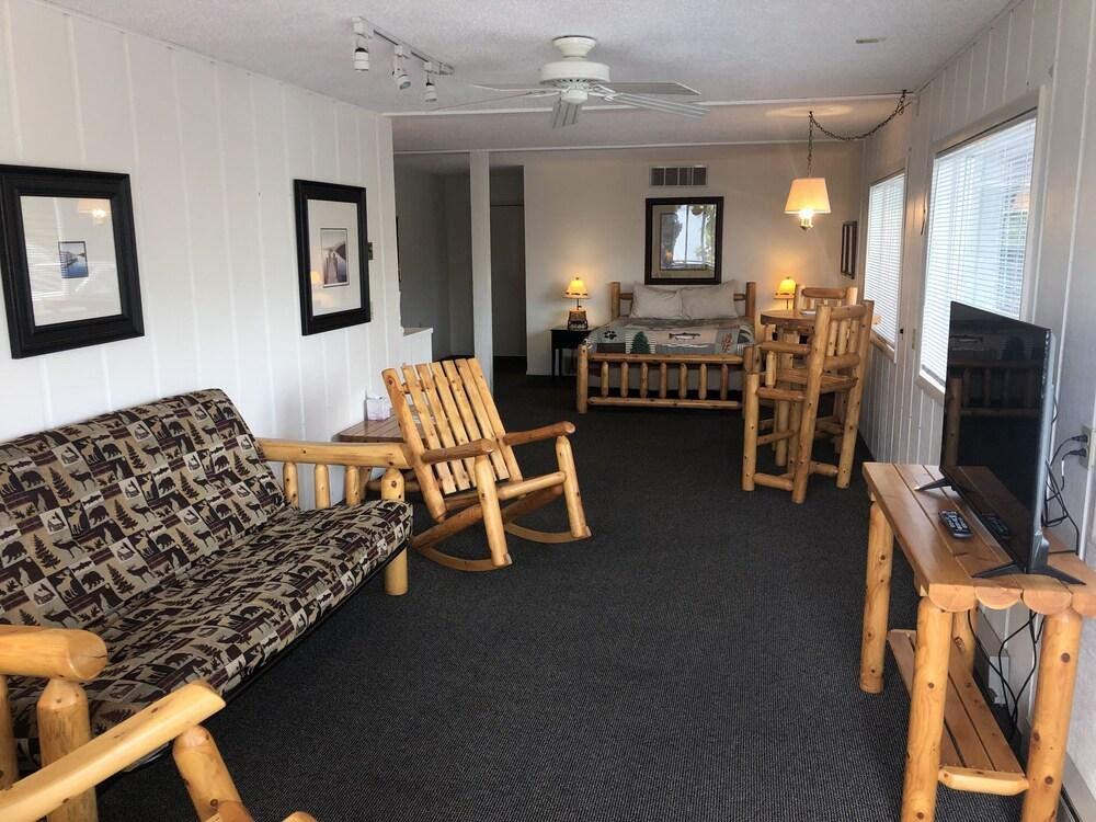 Harbor's Edge Motel photo 21