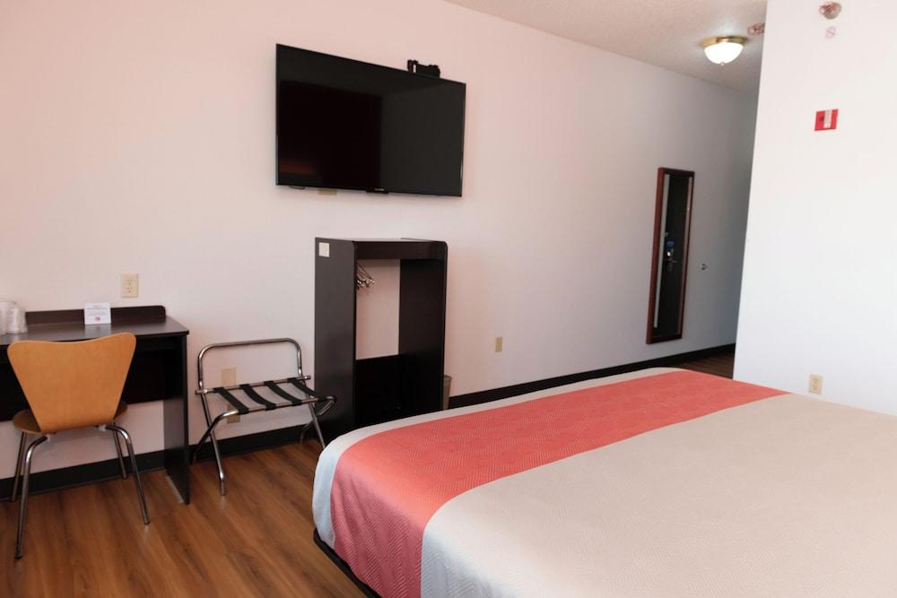Lincoln Garden Inn photo 18