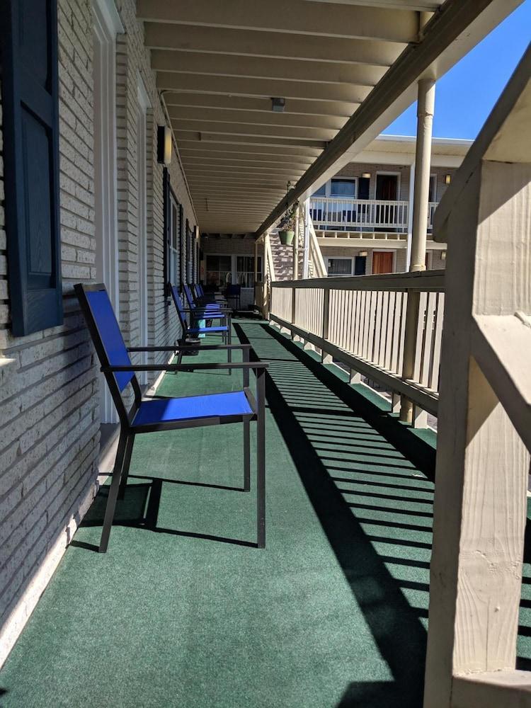 Crystal Sands Motel photo 23