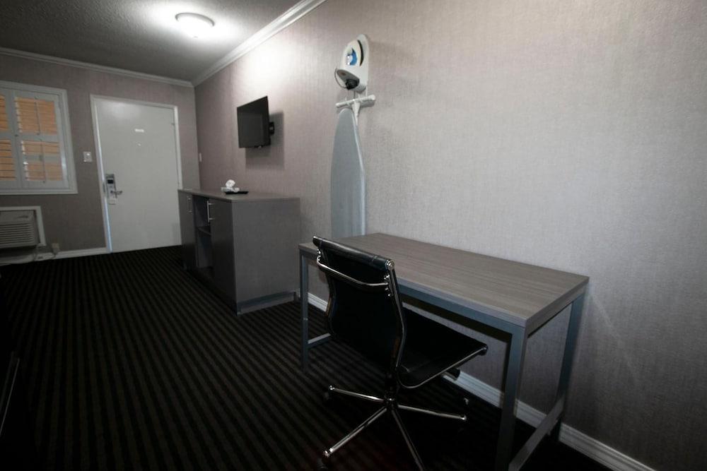 Alpha Inn & Suites photo 20