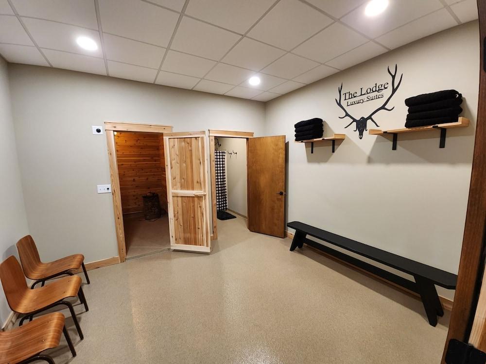 The Lodge Luxury Suites photo 32