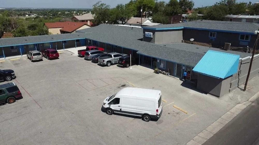 Hillcrest Motel photo 1