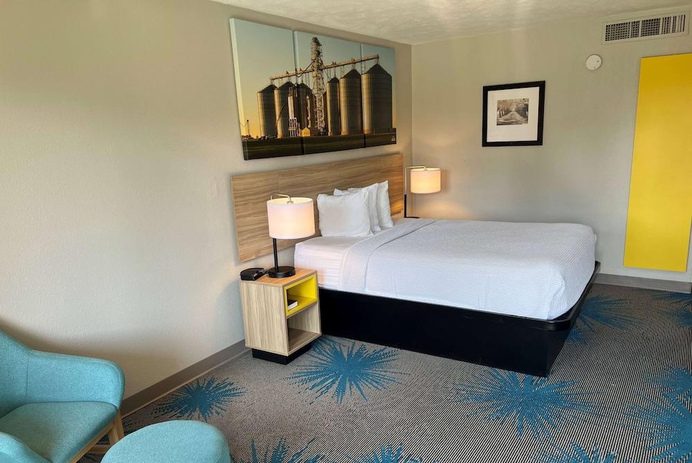 Days Inn by Wyndham Hays photo 21