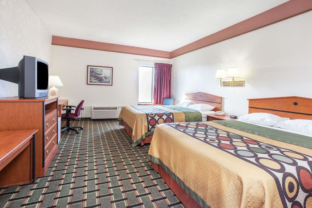 Super 8 by Wyndham Atchison photo 6