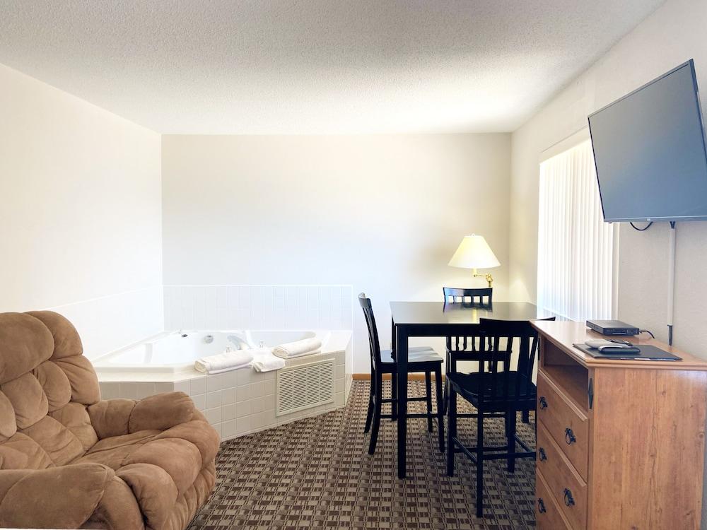Burke Inn Motel & Suites photo 25