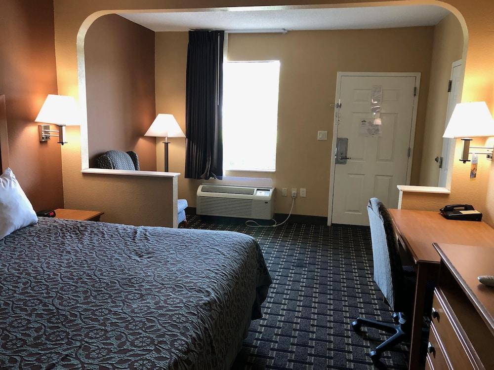 Days Inn by Wyndham Columbus photo 42