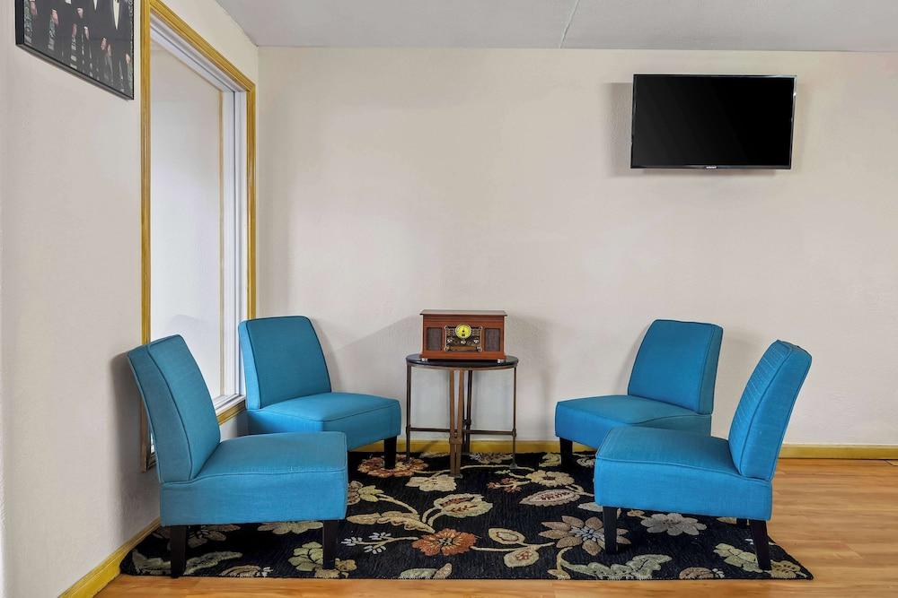 Americas Best Value Inn Danville photo 12