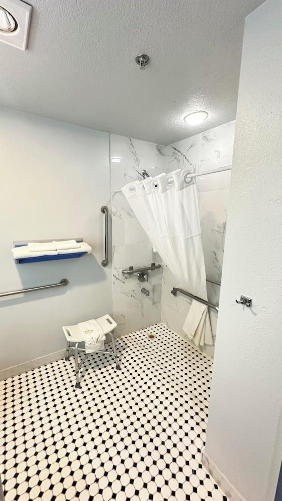 Microtel Inn by Wyndham Gallup photo 4
