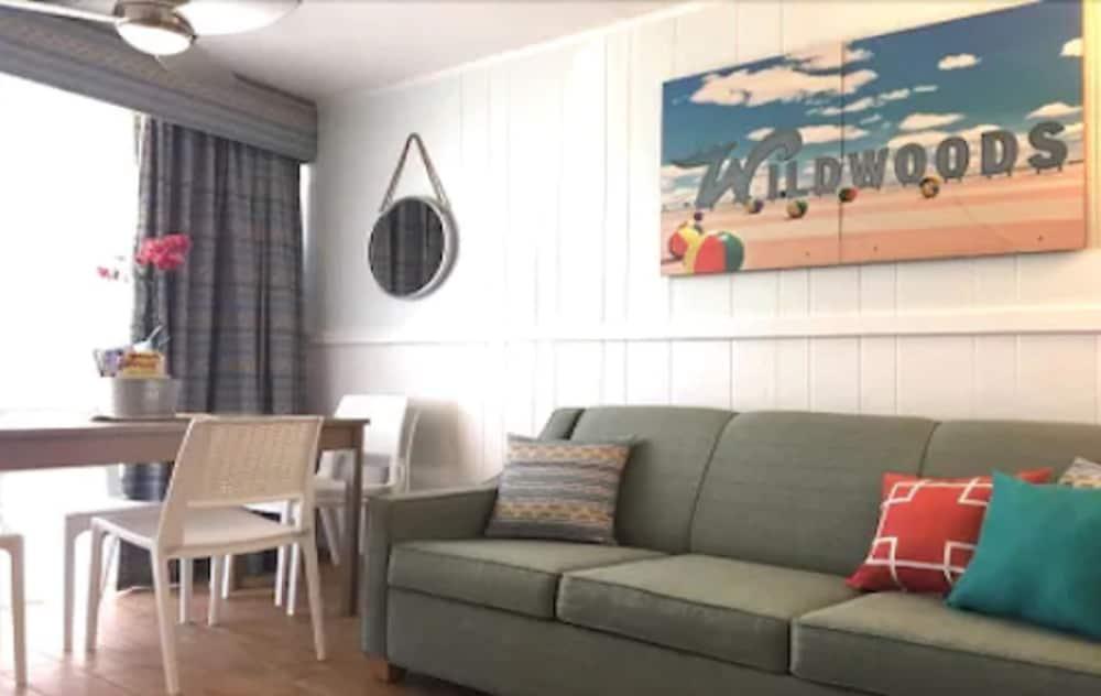Paradise Oceanfront Resort photo 41