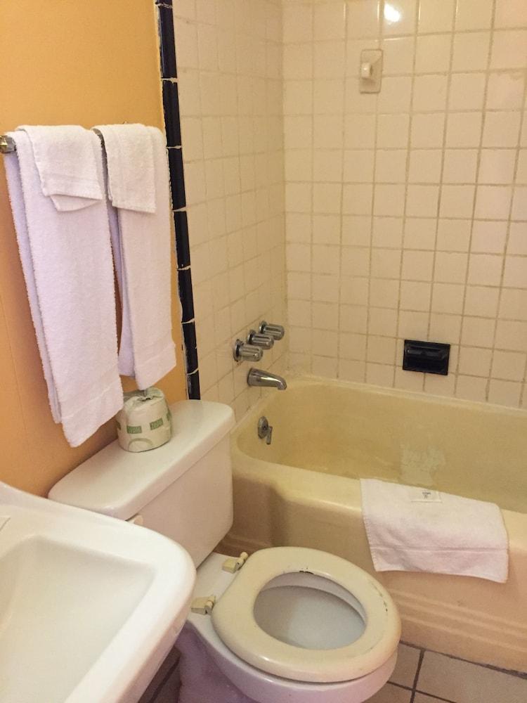 Royal Inn photo 14