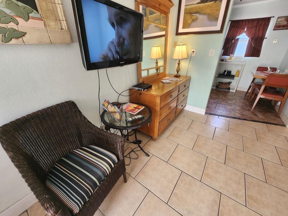 Silver Sands Motel photo 32