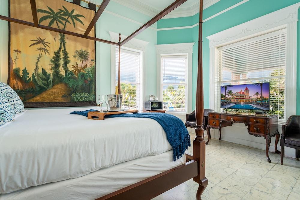 Southernmost House photo 100