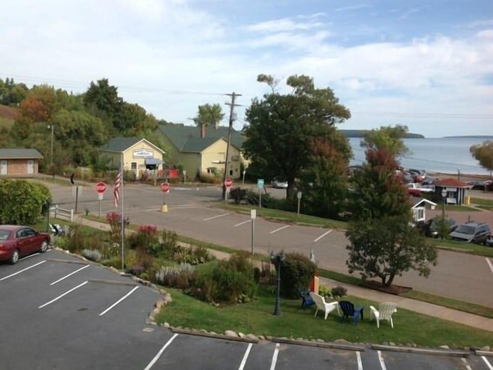Harbor's Edge Motel photo 68