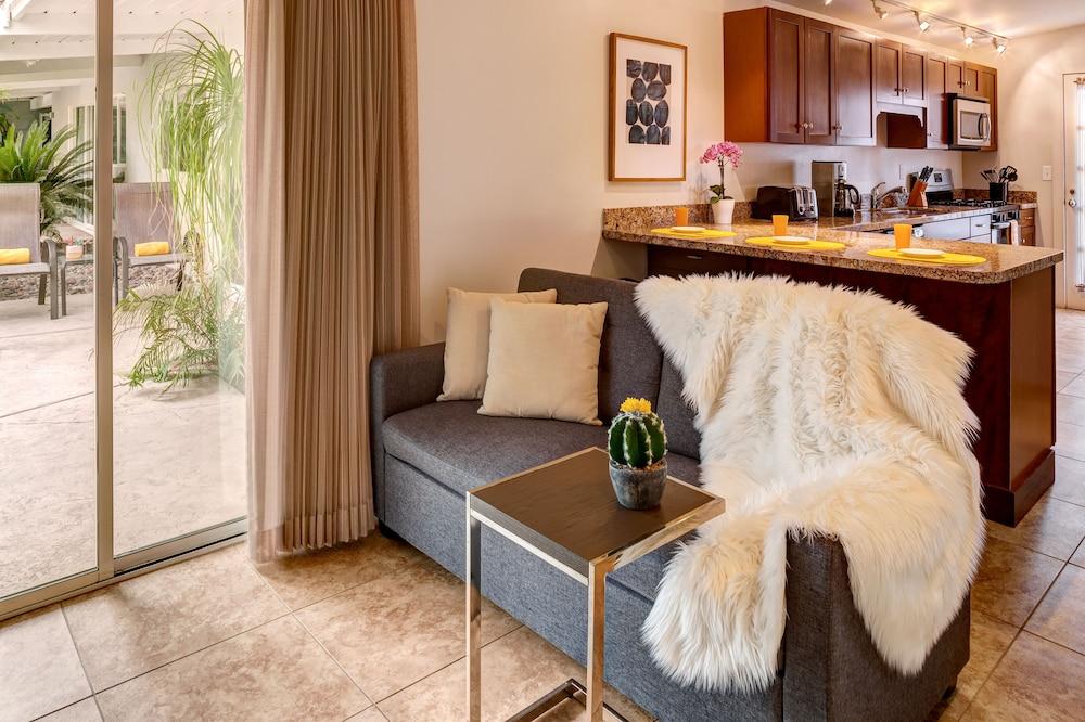 Avance Hotel photo 12