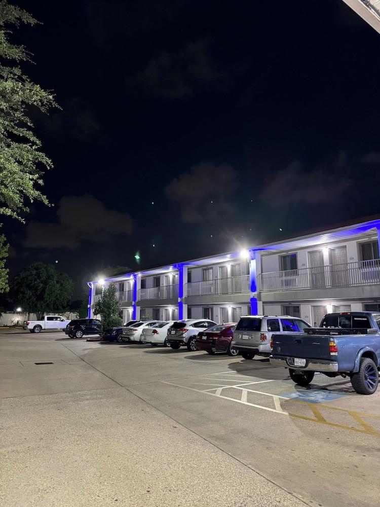 LUXURY INN photo 11