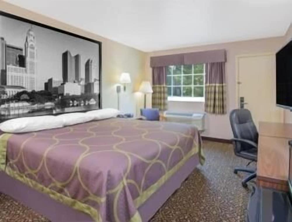 Super 8 by Wyndham Ashland photo 3