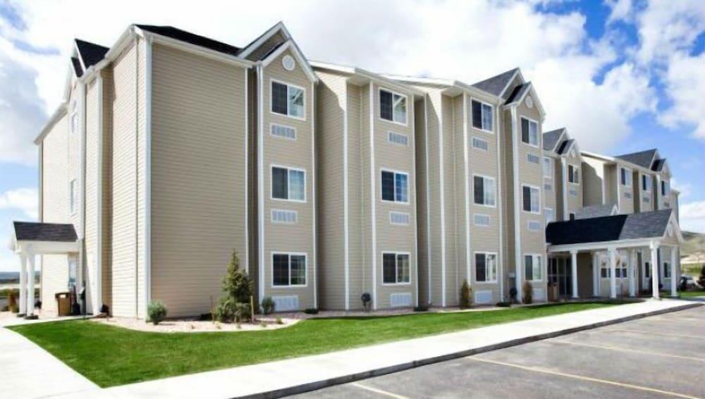 Microtel Inn and Suites by Wyndham Rawlins photo 22