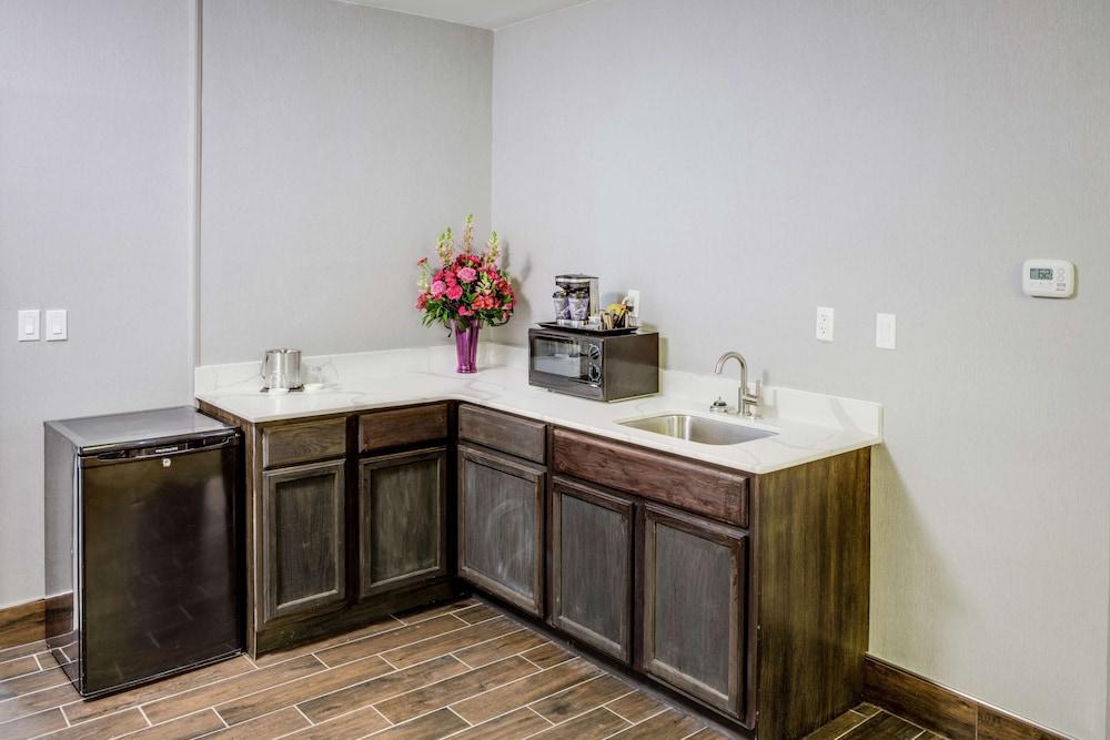 DoubleTree by Hilton Huntington photo 23
