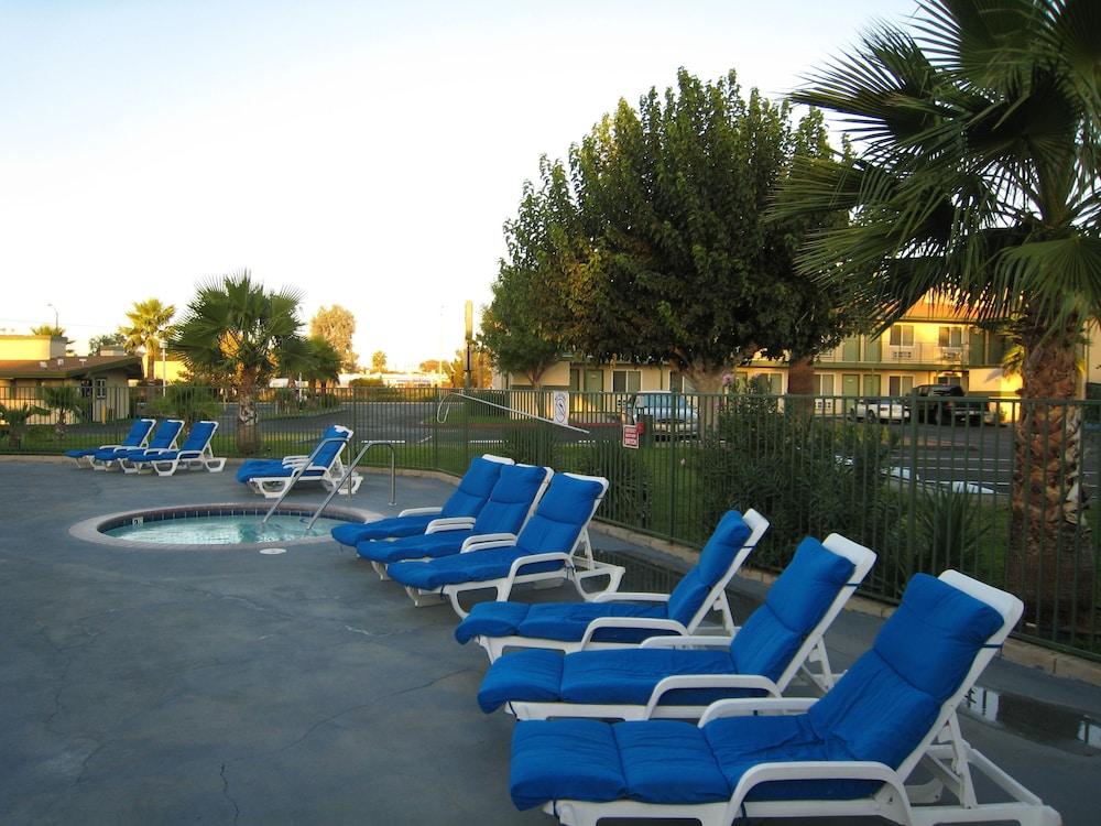 Town House Motel photo 24
