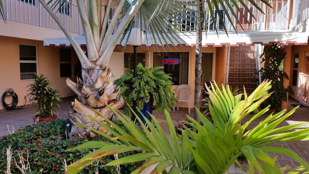 Lago Mar Motel and Apartments photo 48