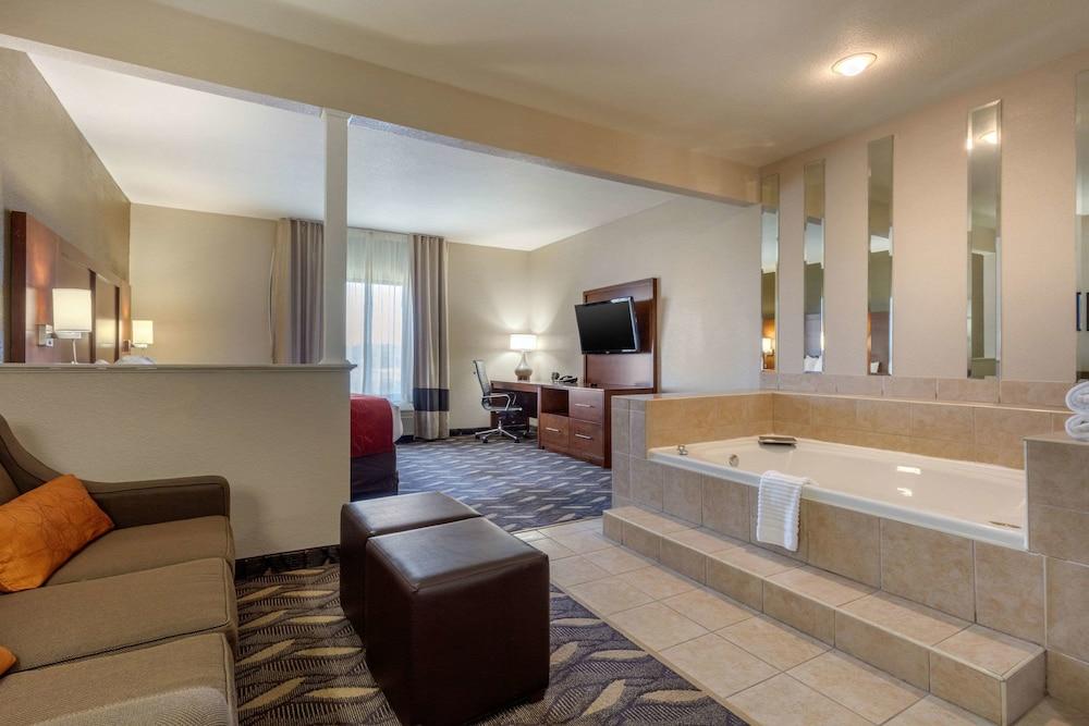 Comfort Suites Rolla photo 20