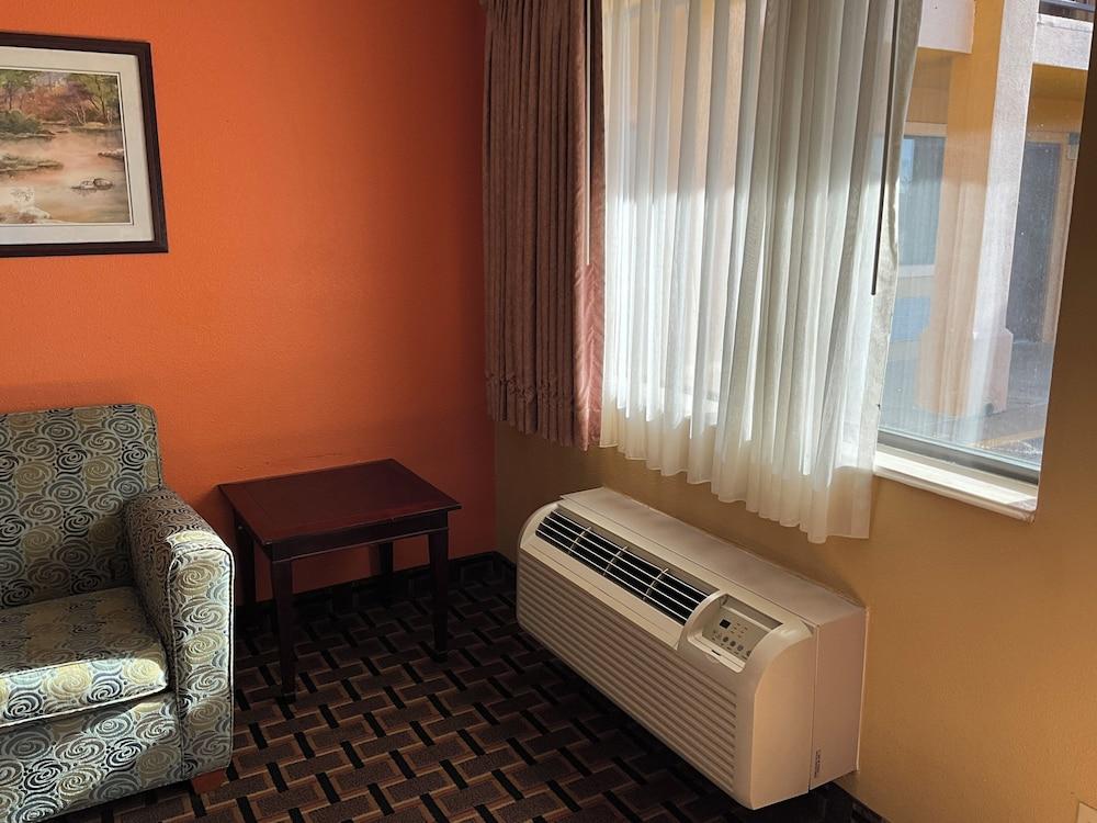 Executive inn & Suites photo 2