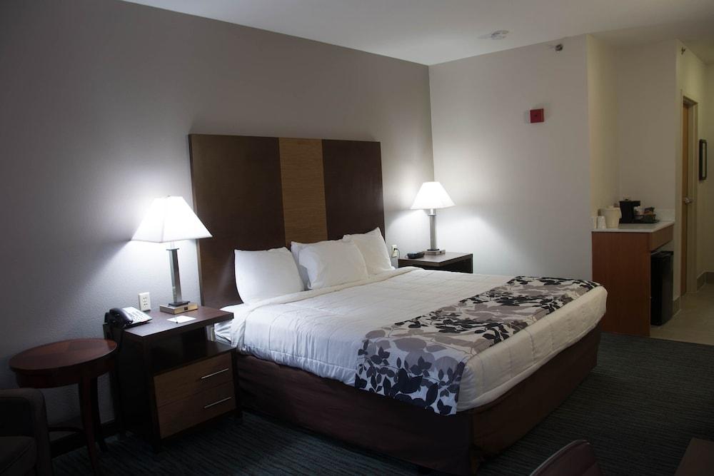 Crossroads Inn And Suites photo 2