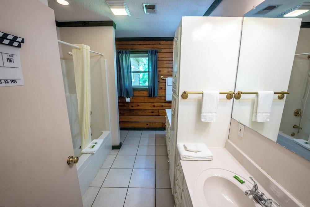 Fishtale Lodge photo 87